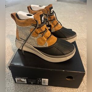 SOREL Out N About IV Classic Waterproof Boot in Taffy/Dove 6.5 | NWT NEVER WORN